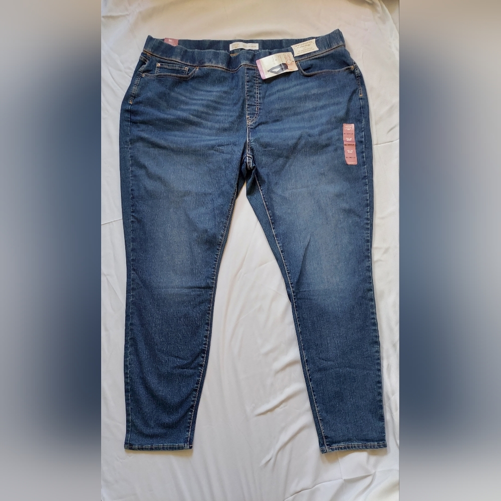 Levis Signature Gold Totally Shaping Pull-On Skinny Jeans 39W X 32L NWT